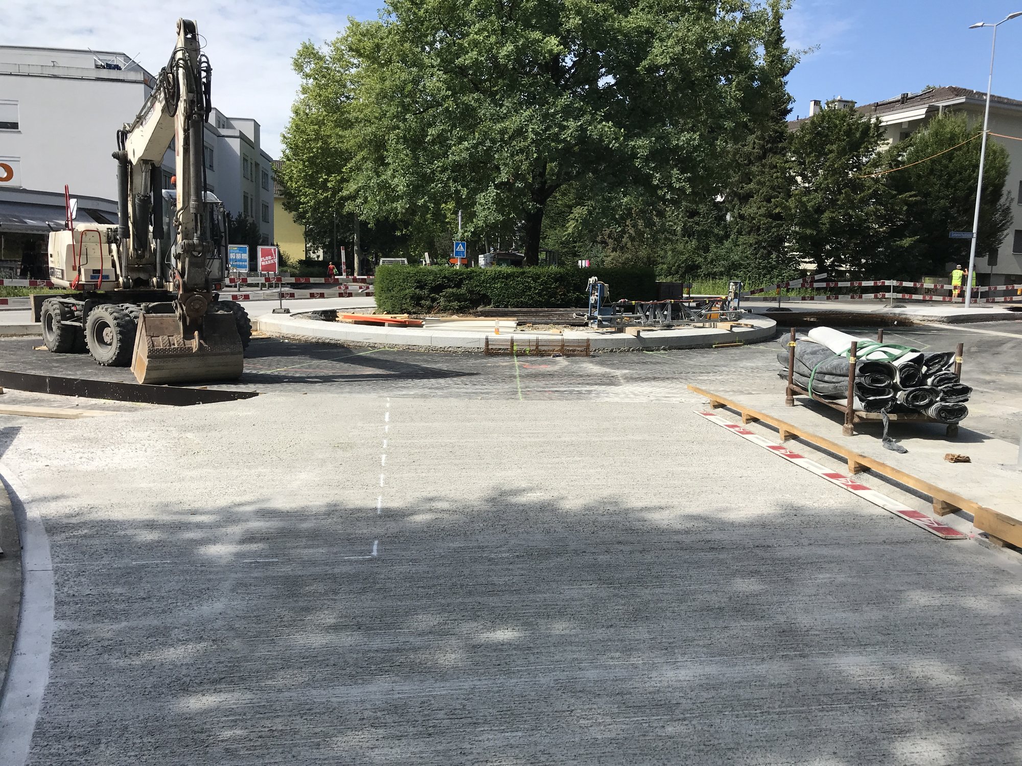 Neu gepflästerter Vorplatz
