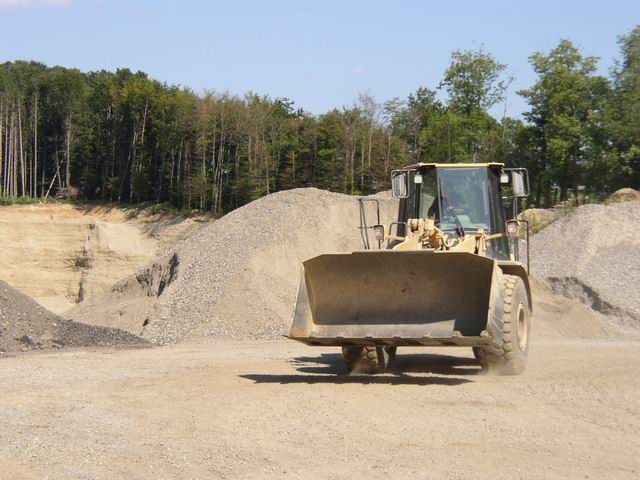 Muldenkipper im Kieswerk